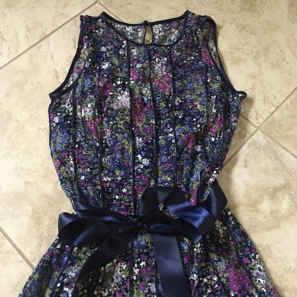 Like new Beautiful women dress size 6 - Picture 4 of 5